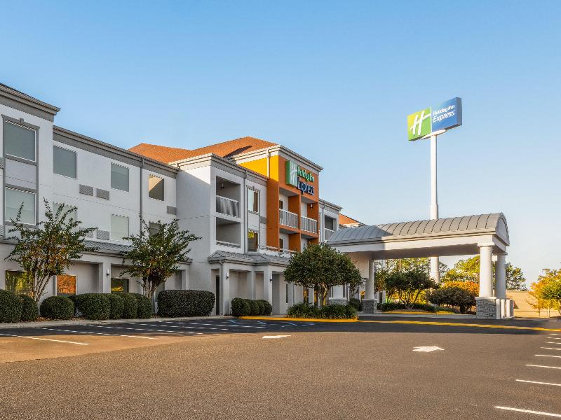 Holiday Inn Express Tifton image