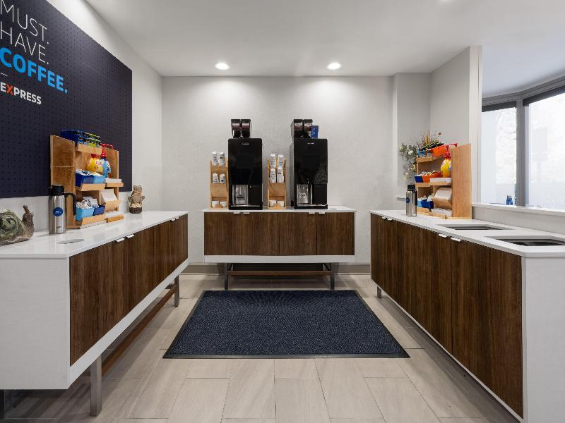 Holiday Inn Express Tifton image