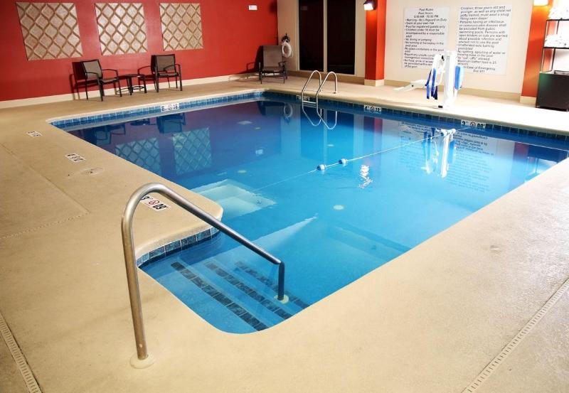Holiday Inn Express Tifton image