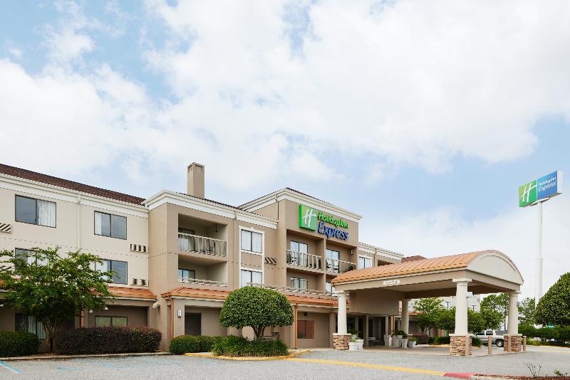 Holiday Inn Express Tifton image