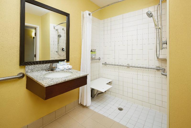 Holiday Inn Express Tifton image