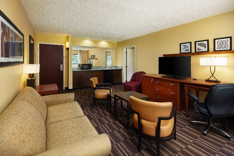 Holiday Inn Express Tifton image