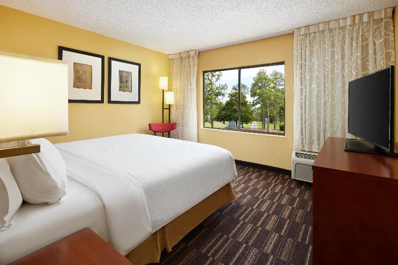 Holiday Inn Express Tifton image