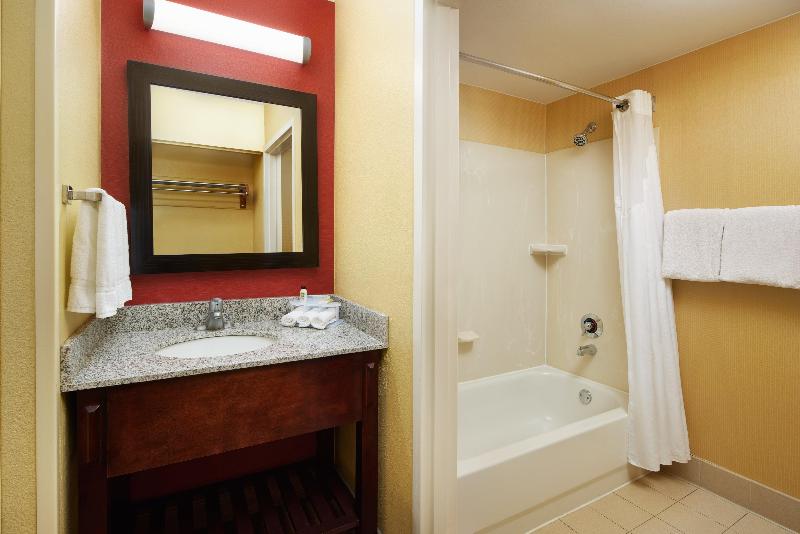 Holiday Inn Express Tifton image