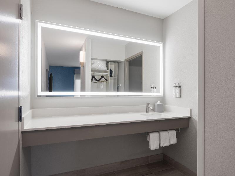 Holiday Inn Express Tifton image