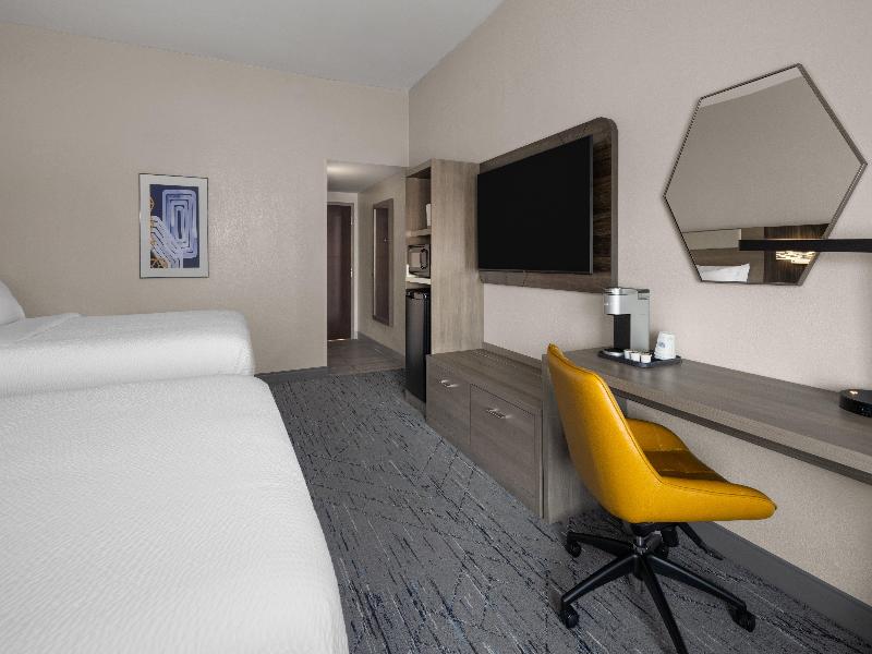 Holiday Inn Express Tifton image