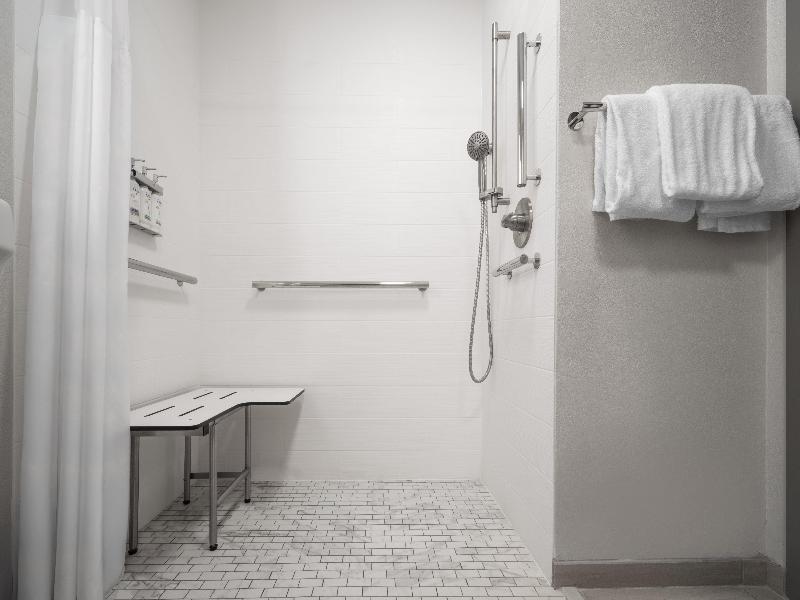 Holiday Inn Express Tifton image