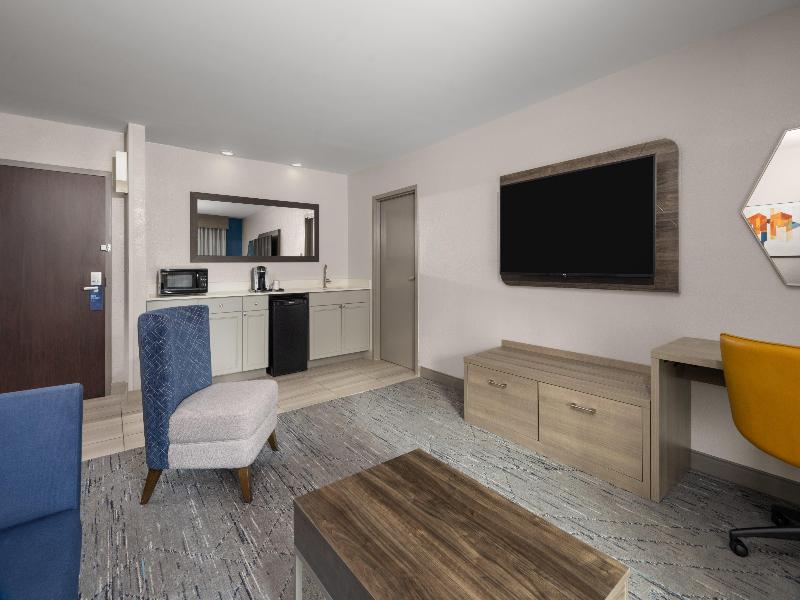 Holiday Inn Express Tifton image