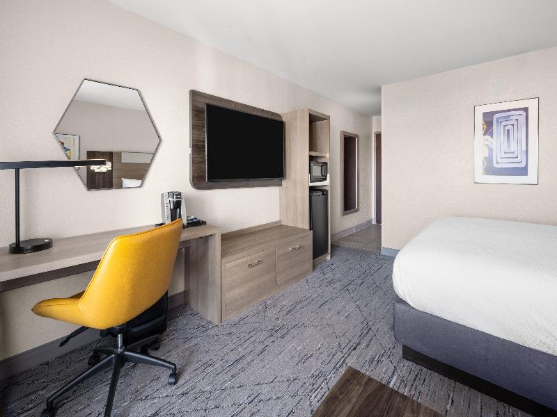 Holiday Inn Express Tifton image