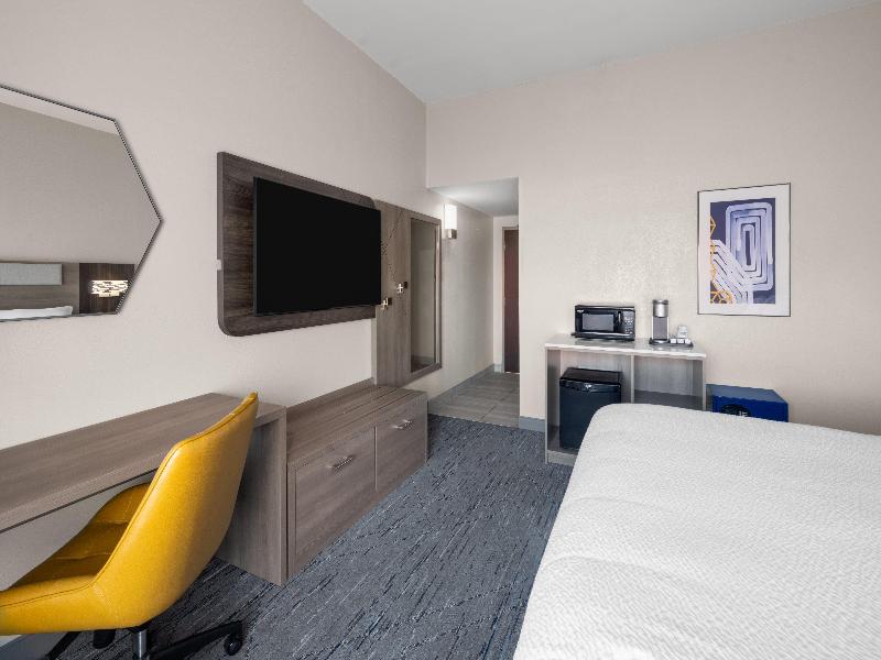 Holiday Inn Express Tifton image