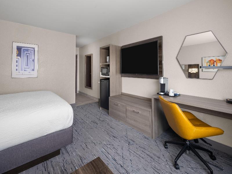 Holiday Inn Express Tifton image