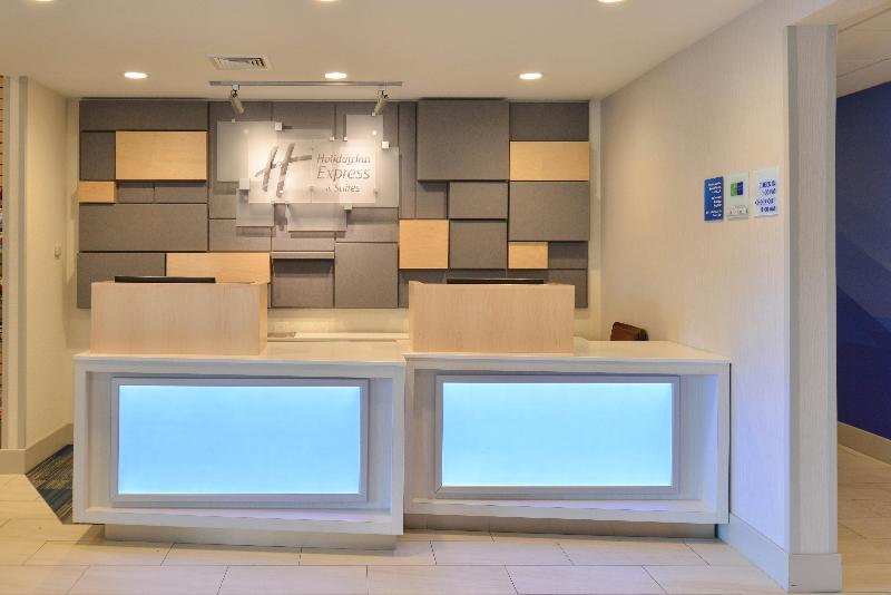 Holiday Inn Express and Suites Stevens Point image