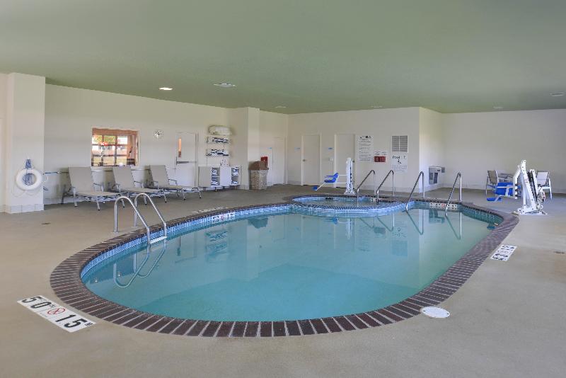 Holiday Inn Express and Suites Stevens Point image