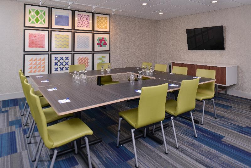 Holiday Inn Express and Suites Stevens Point image