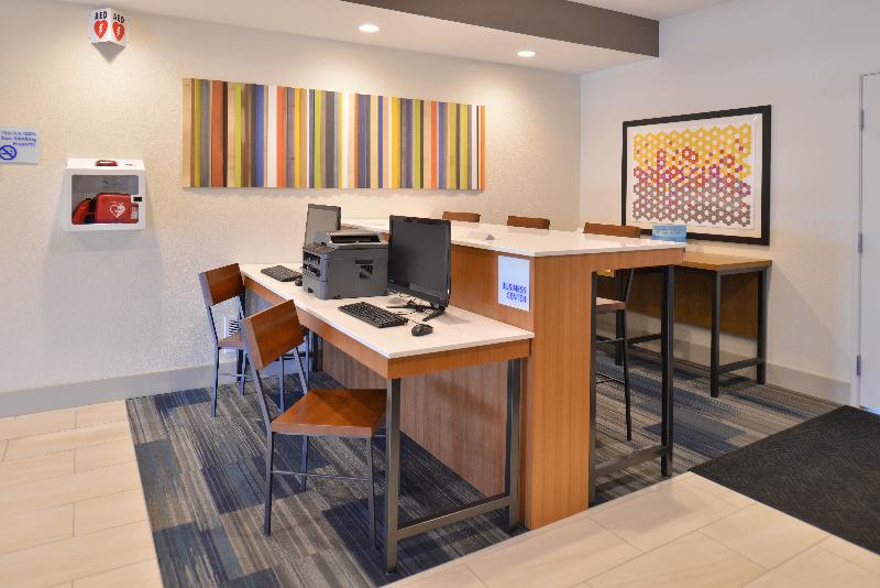 Holiday Inn Express and Suites Stevens Point image