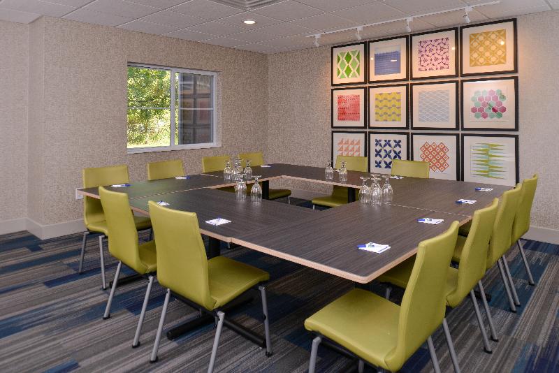 Holiday Inn Express and Suites Stevens Point image