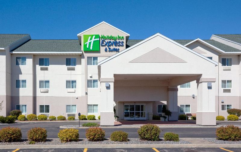 Holiday Inn Express and Suites Stevens Point image