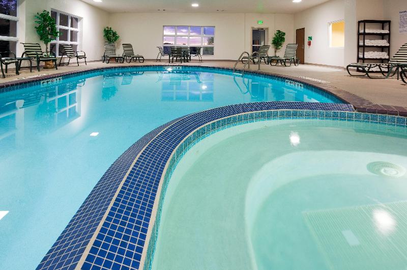 Holiday Inn Express and Suites Stevens Point image
