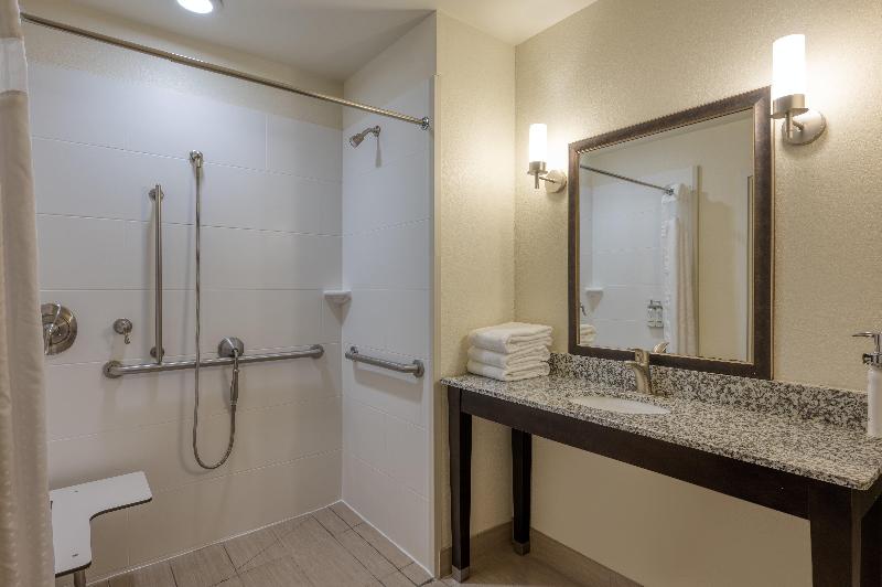 Holiday Inn Express and Suites Edwardsville image
