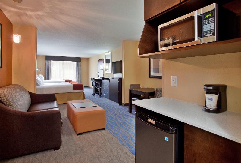 Holiday Inn Express and Suites St Louis Airport photo 18