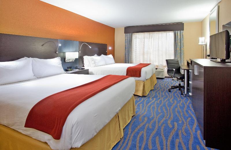 Holiday Inn Express and Suites St Louis Airport photo 11