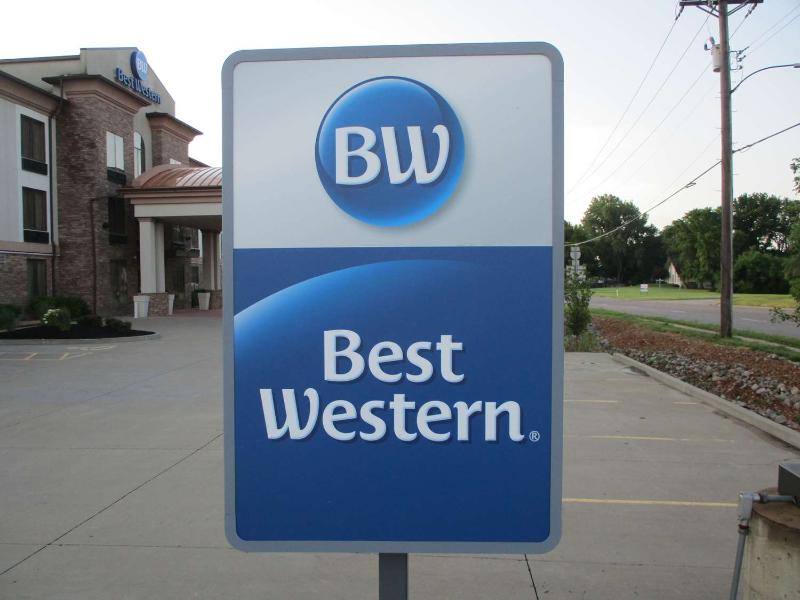 Bw St. Louis Airport North Hotel & Suites image