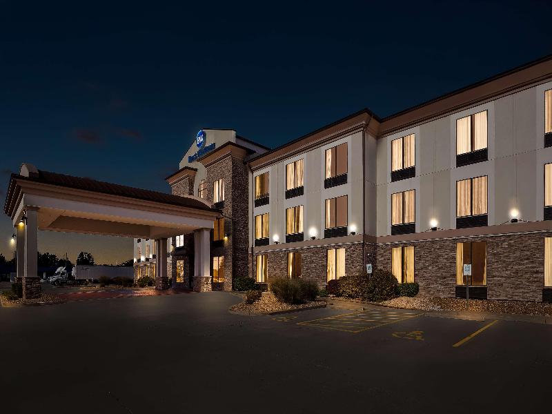 Bw St. Louis Airport North Hotel & Suites image