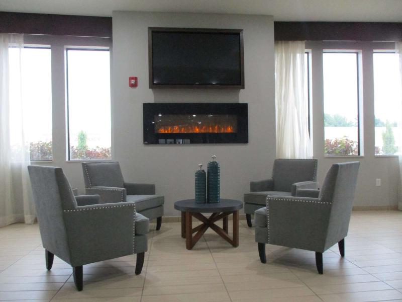 Bw St. Louis Airport North Hotel & Suites image
