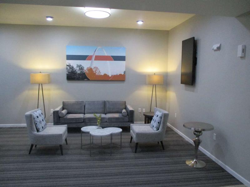 Bw St. Louis Airport North Hotel & Suites image