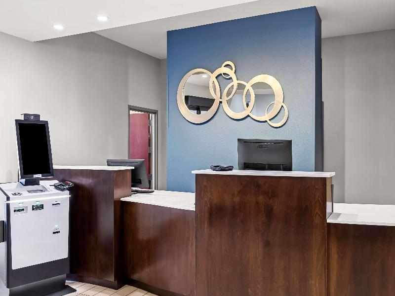 Bw St. Louis Airport North Hotel & Suites image
