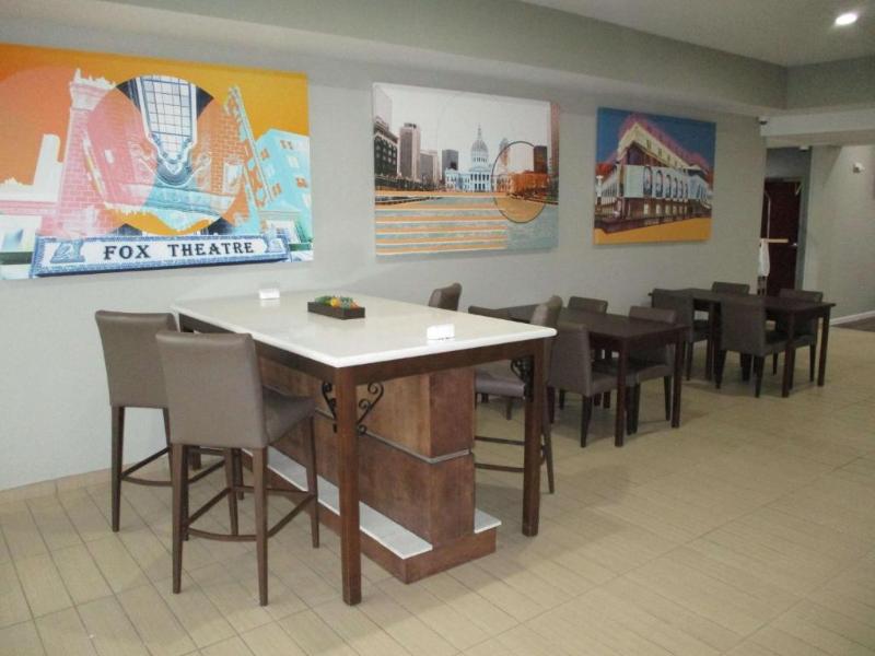 Bw St. Louis Airport North Hotel & Suites image