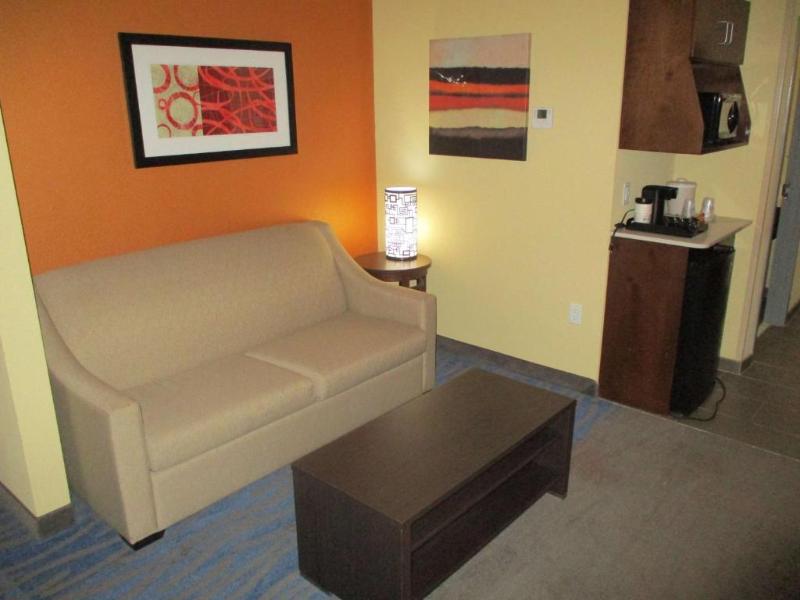 Bw St. Louis Airport North Hotel & Suites image
