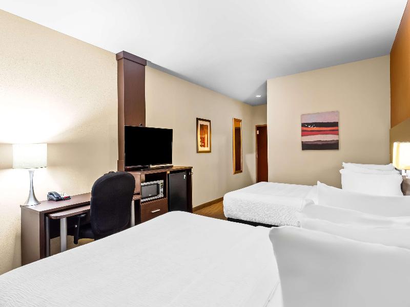 Bw St. Louis Airport North Hotel & Suites image