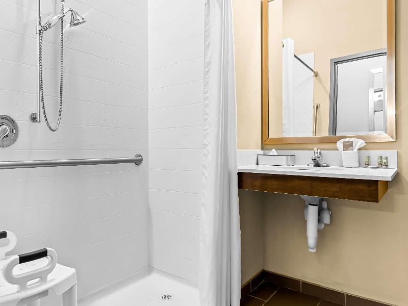 Bw St. Louis Airport North Hotel & Suites image