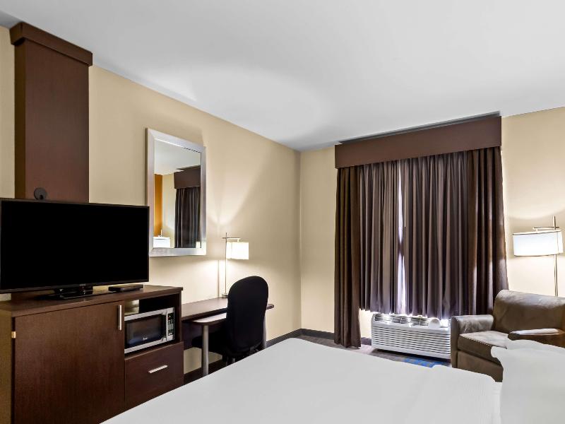 Bw St. Louis Airport North Hotel & Suites image