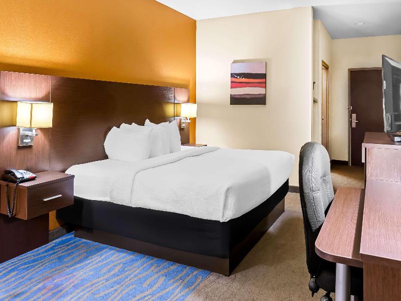 Bw St. Louis Airport North Hotel & Suites image
