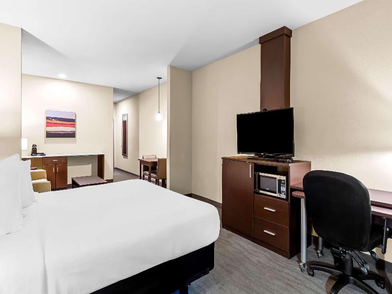 Bw St. Louis Airport North Hotel & Suites image