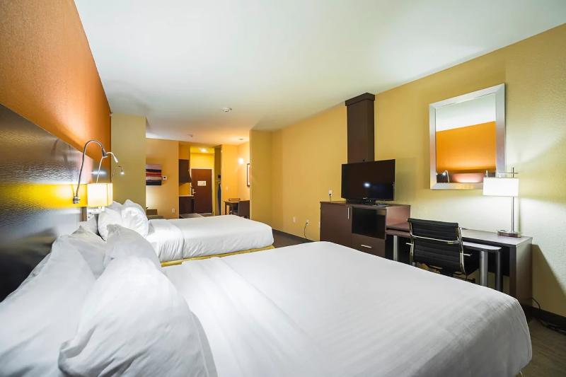 Bw St. Louis Airport North Hotel & Suites image