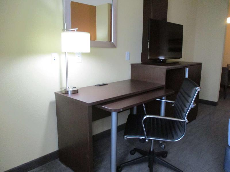 Bw St. Louis Airport North Hotel & Suites image