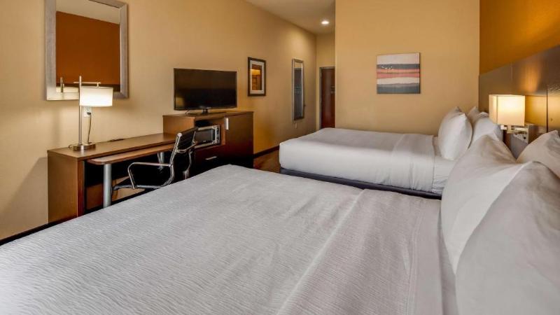 Bw St. Louis Airport North Hotel & Suites image