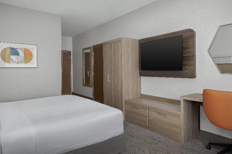 Holiday Inn Express and Suites Superior image