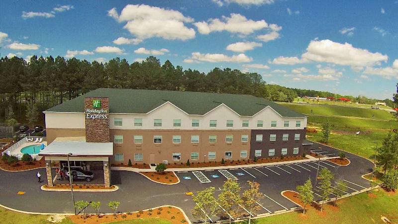 Holiday Inn Express Defuniak Springs image