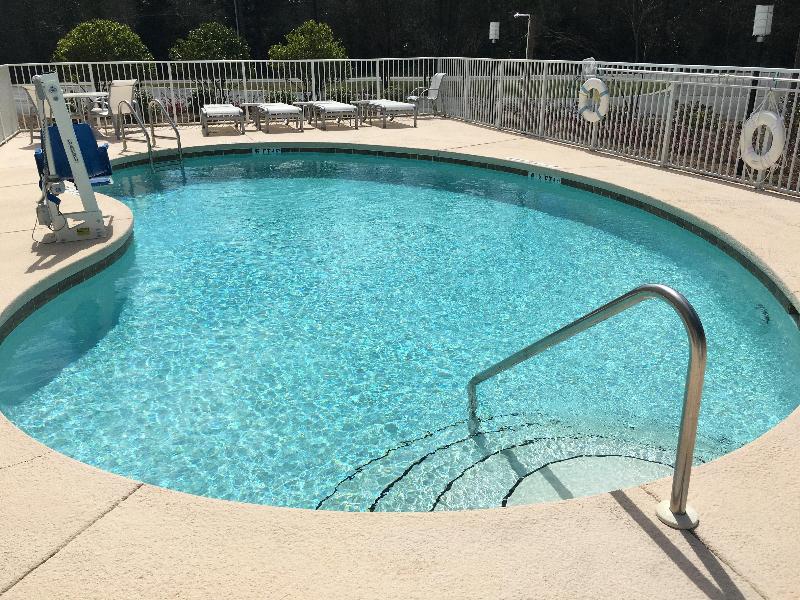 Holiday Inn Express Defuniak Springs image
