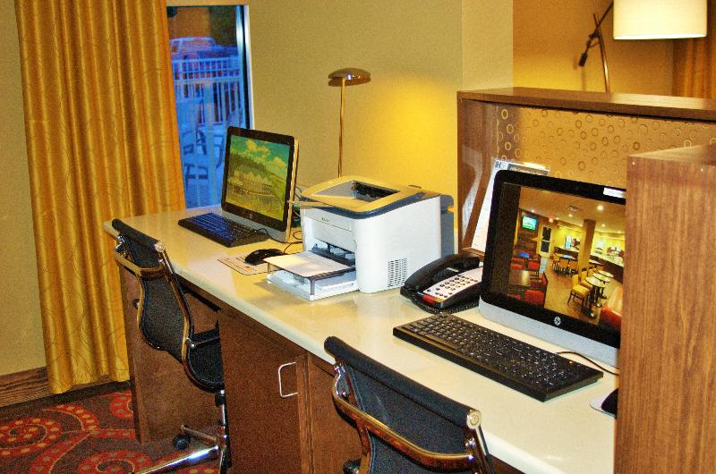 Holiday Inn Express Defuniak Springs image