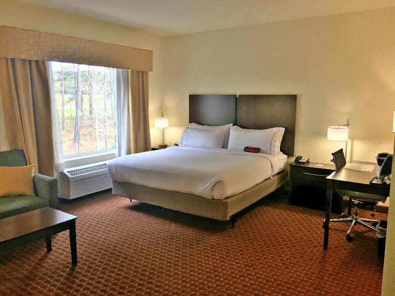 Holiday Inn Express Defuniak Springs image