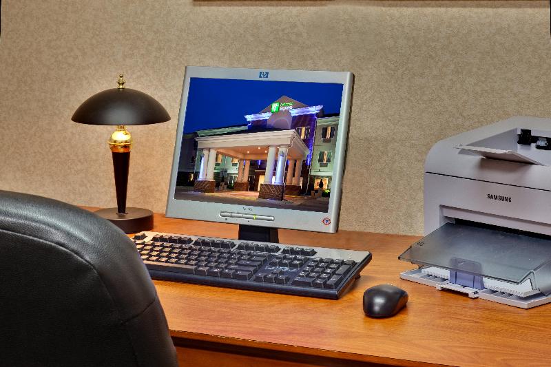 Holiday Inn Express & Suites Vermillion By IHG image