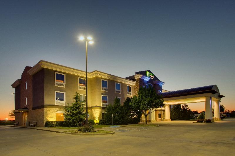Holiday Inn Express Vernon College Area (Hwy 287) image