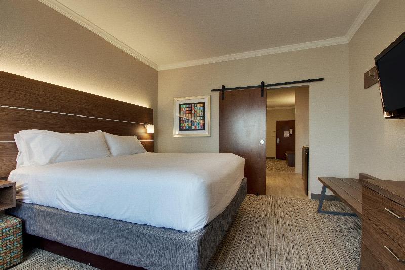 Holiday Inn Express Vernon College Area (Hwy 287) image