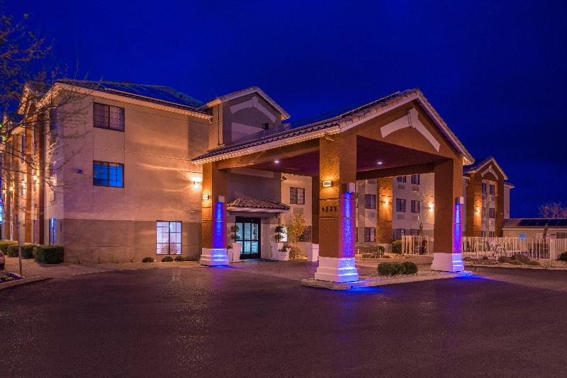 Holiday Inn Express Westley North Patterson Area image