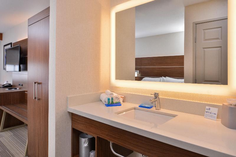 Holiday Inn Express Westley North Patterson Area image
